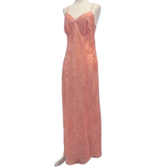 Victoria's Secret Other - Victoria’s Secret gold label peach maxi slip
